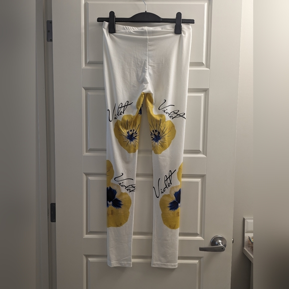 **PULLED** Floral Two-Piece Lounge Set - Picture 5 of 11